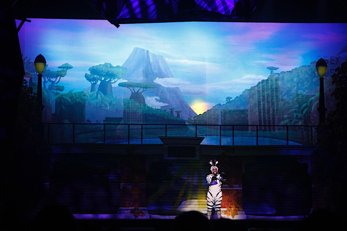 Photo 4 in 'Madagascar Live!' gallery showcasing lighting design by Mike Baldassari of Mike-O-Matic Industries LLC