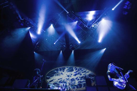 Photo 3 in 'Alice In Chains - Summer And Fall Tour - 2007' gallery showcasing lighting design by Mike Baldassari of Mike-O-Matic Industries LLC