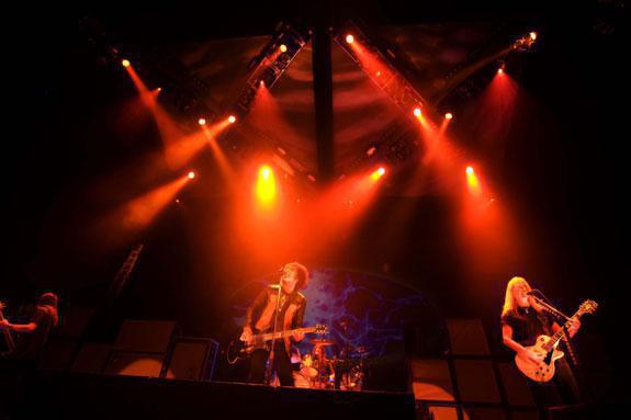 Photo 4 in 'Alice In Chains - Summer And Fall Tour - 2007' gallery showcasing lighting design by Mike Baldassari of Mike-O-Matic Industries LLC