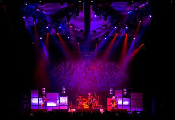 Photo 7 in 'Alice In Chains - Summer And Fall Tour - 2007' gallery showcasing lighting design by Mike Baldassari of Mike-O-Matic Industries LLC
