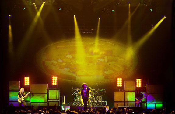Photo 9 in 'Alice In Chains - Summer And Fall Tour - 2007' gallery showcasing lighting design by Mike Baldassari of Mike-O-Matic Industries LLC